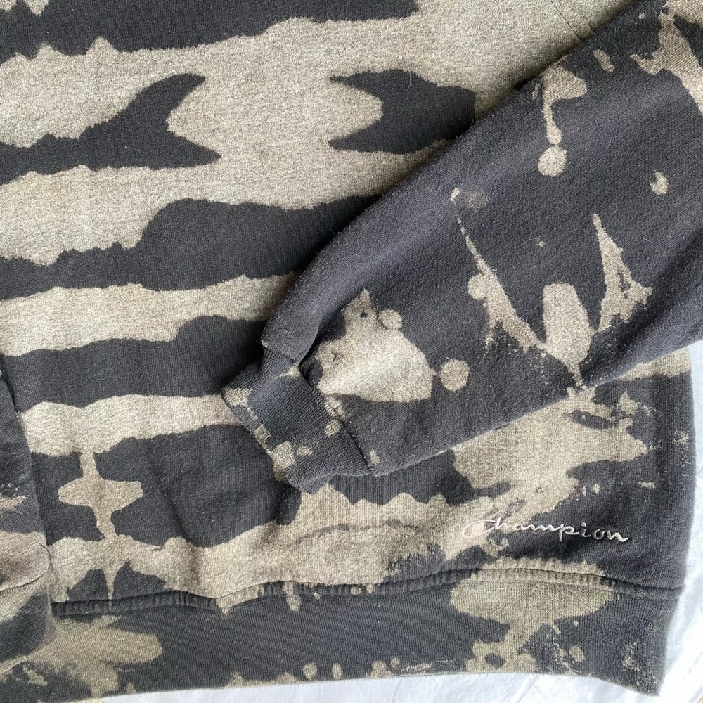 Champion Bleach die Crewneck sweatshirt.